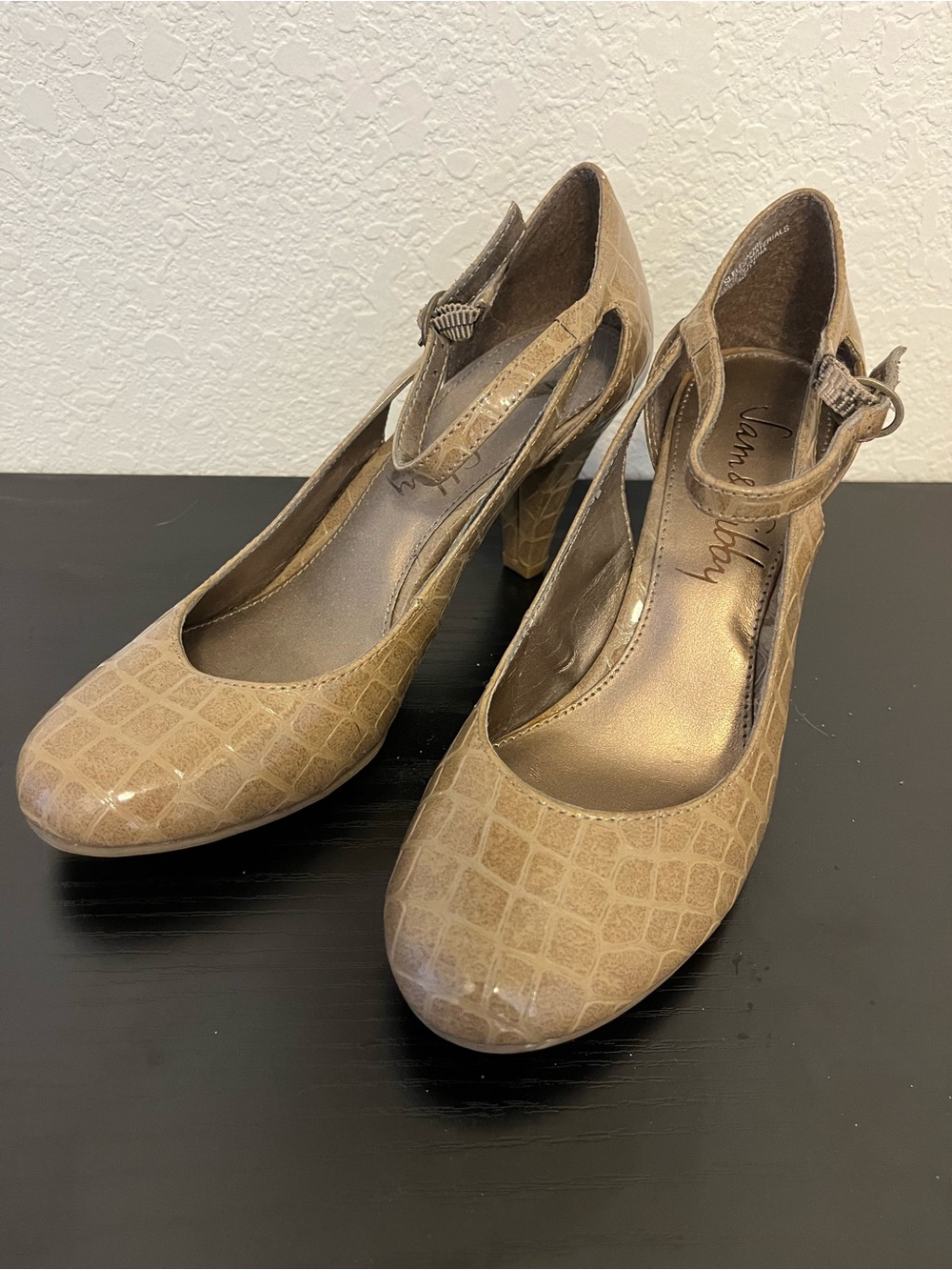 Women's Taupe Croc-Texture Mary Jane Heels